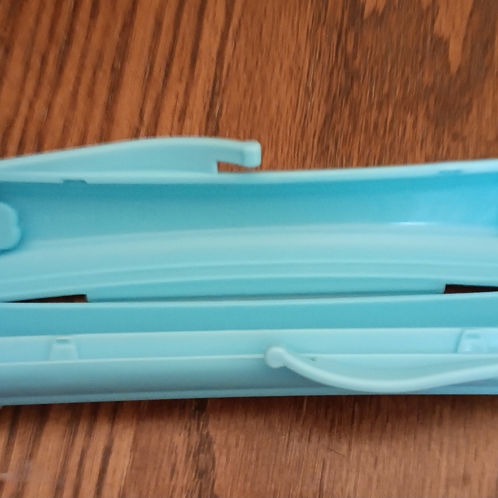 Tupperware Feeding Spoon In Case - Picture 2 of 4